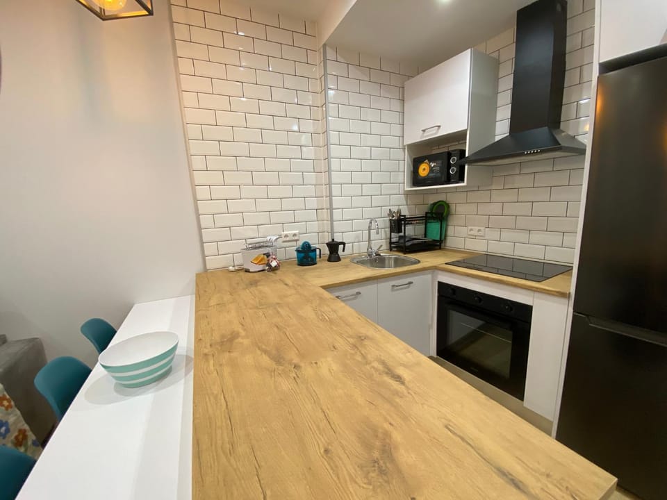 Kitchen or kitchenette, oven, stove