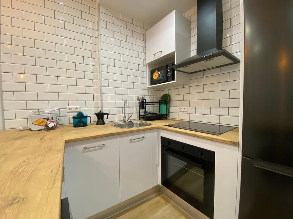 Coffee/tea facilities, Kitchen or kitchenette, stove, toaster