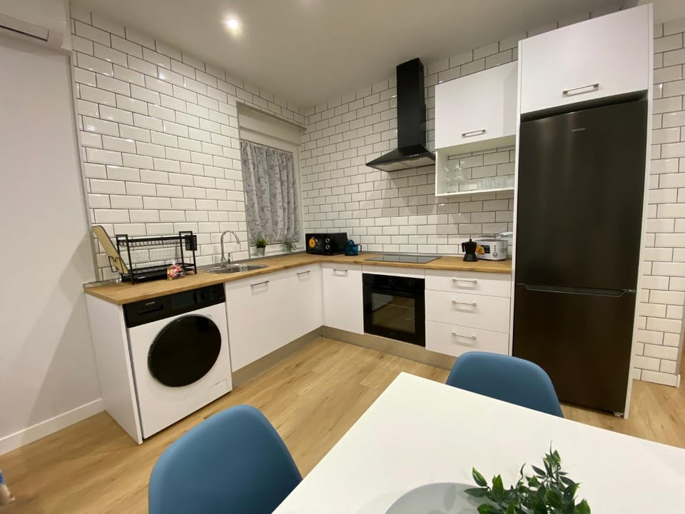 Kitchen or kitchenette, Dining area, dishwasher, oven, stove, toaster
