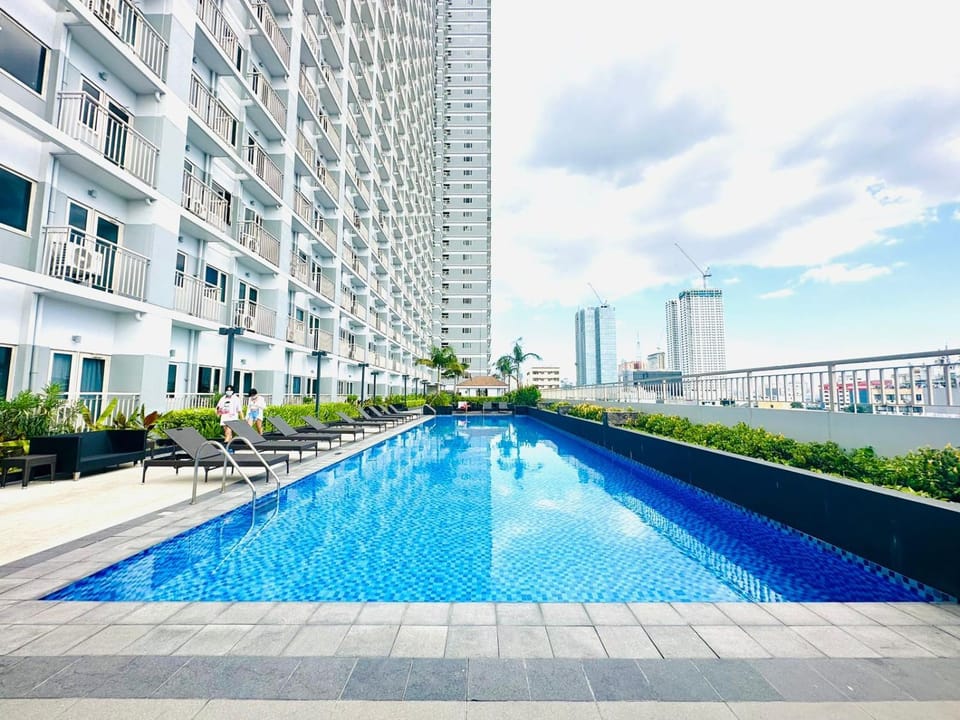 Property building, Pool view, Swimming pool, Swimming pool, sunbed