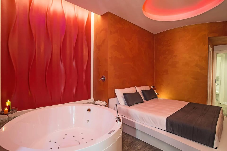 Hot Tub, Bedroom