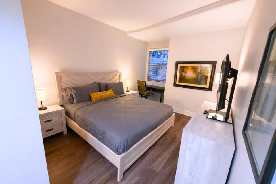 Cozy Apartment Homes On Wilshire Corridor Apartment in Westwood