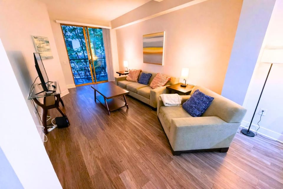 Cozy Apartment Homes On Wilshire Corridor Apartment in Westwood