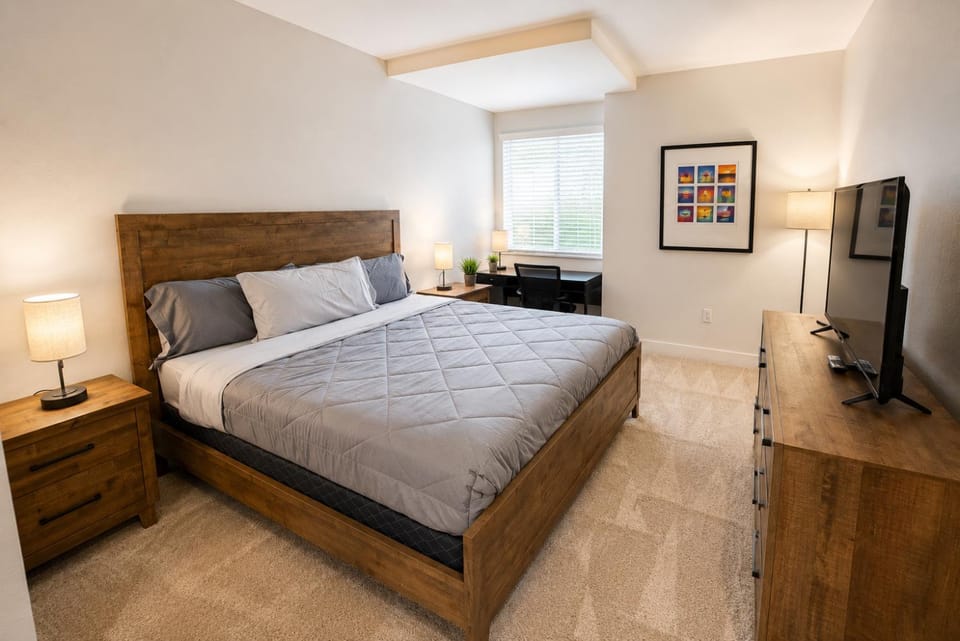 Cozy Apartment Homes On Wilshire Corridor Apartment in Westwood