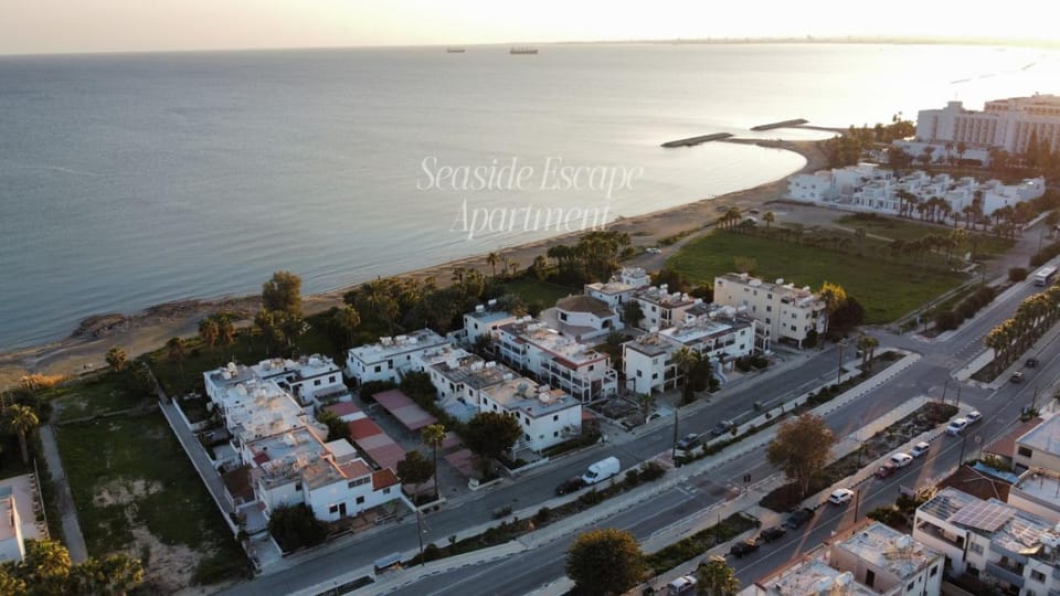 Property building, Sea view, Location