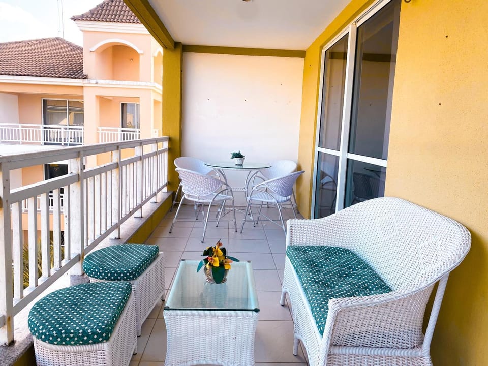 View (from property/room), Balcony/Terrace, Seating area
