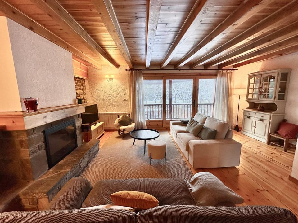 TV and multimedia, Living room, Garden view, River view