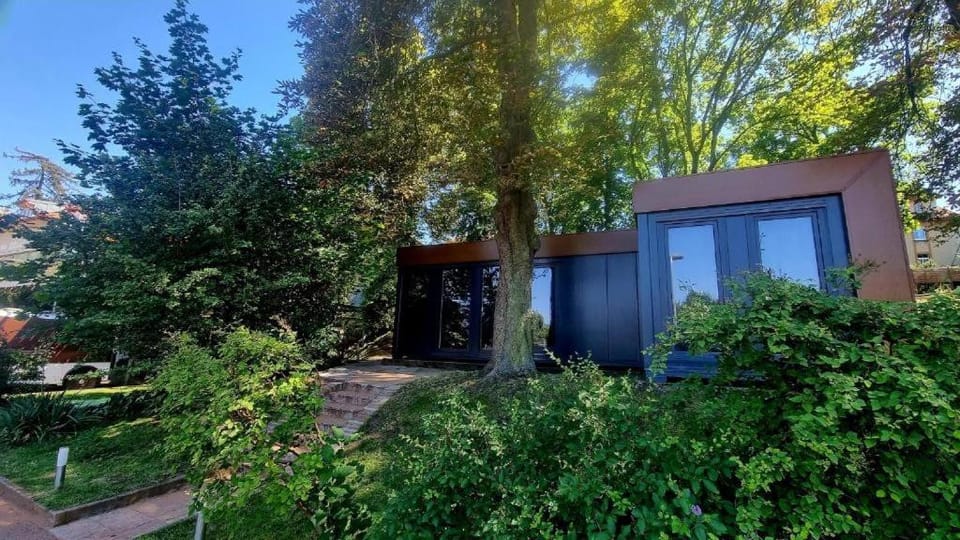 Tenis Cibulka Suites Bed and Breakfast in Prague