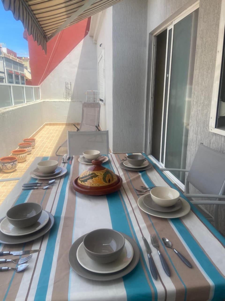 Appartement spacieux avec terrasse à 10 minutes du centre Apartment in Tangier