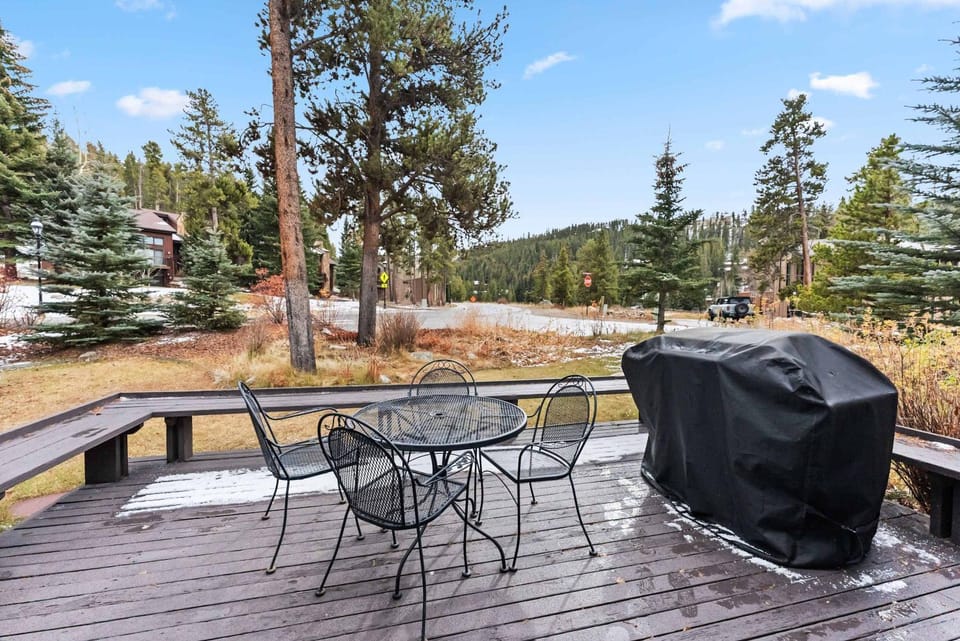 Bright Breck Condo Walk to Ski Lift and Shuttle House in Breckenridge