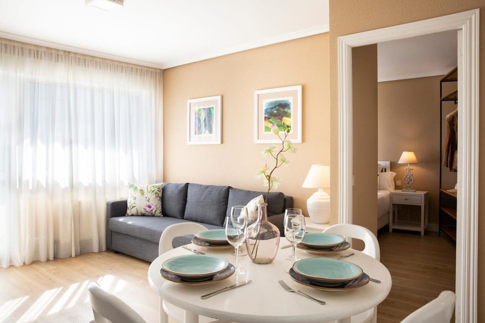 Seating area, Dining area