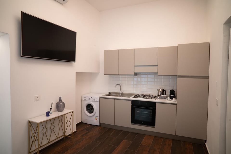 TV and multimedia, Kitchen or kitchenette, stove, washing machine
