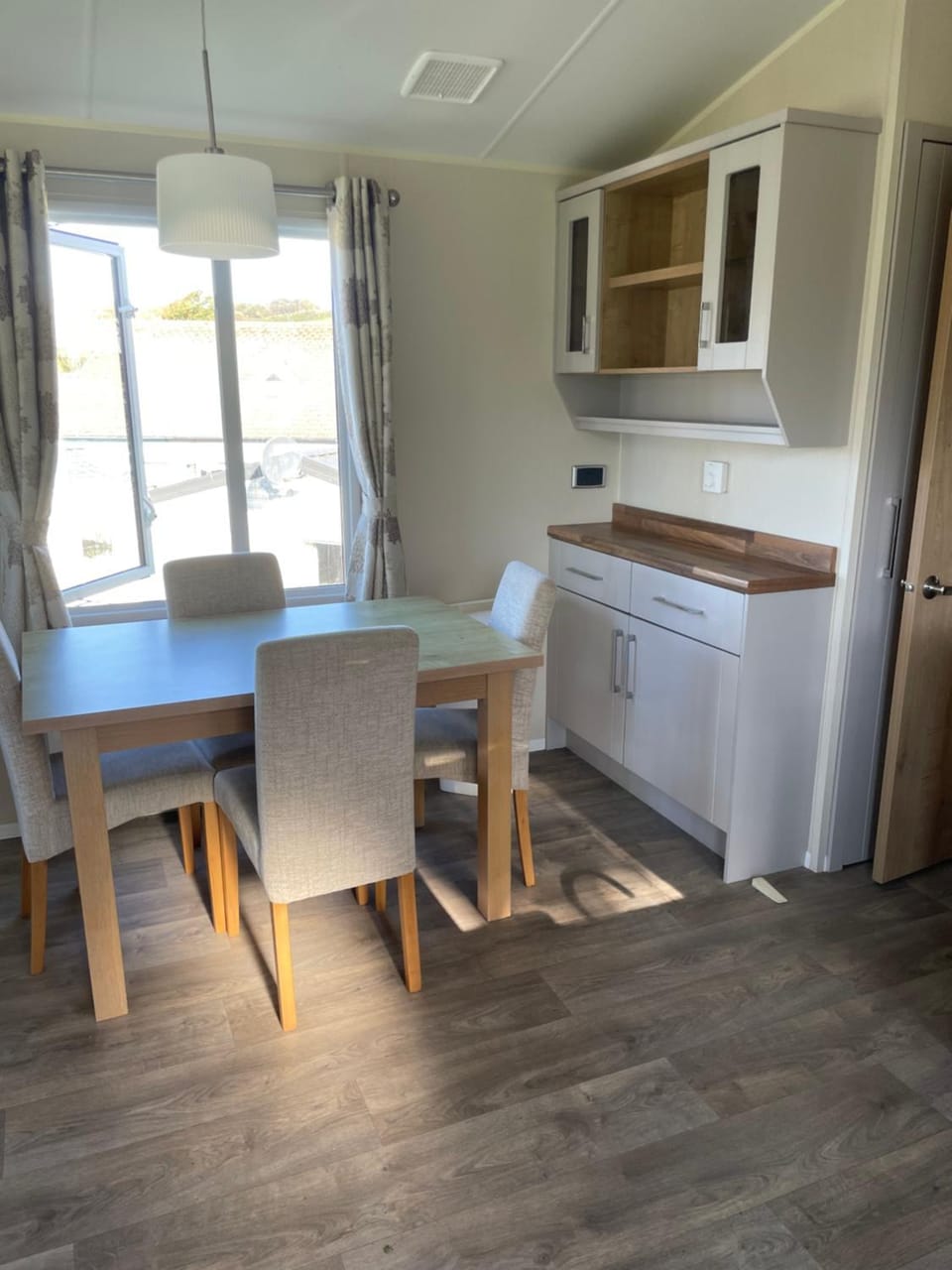 Rubys Retreat - 6 Berth Caravan in Newquay, Cornwall Apartment in England