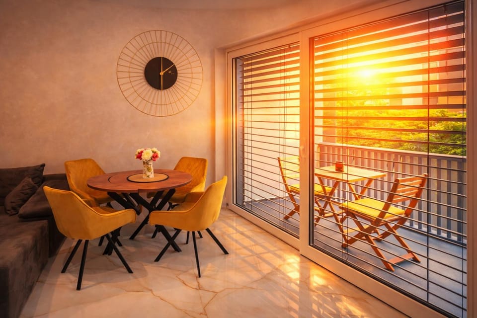 Patio, View (from property/room), Balcony/Terrace, Living room, Seating area, Dining area