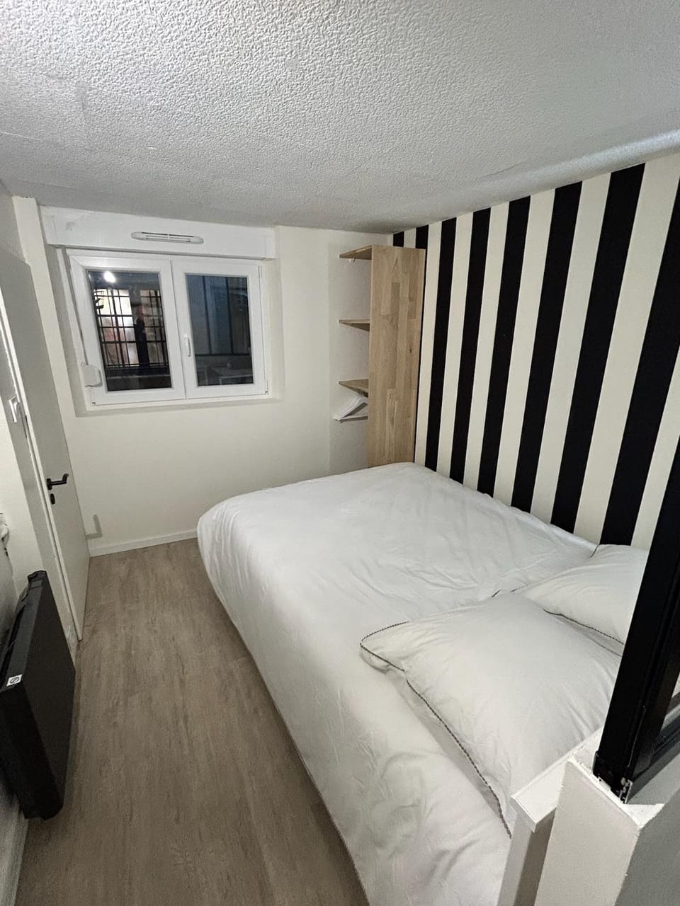 Bed, Photo of the whole room, Bedroom, wardrobe