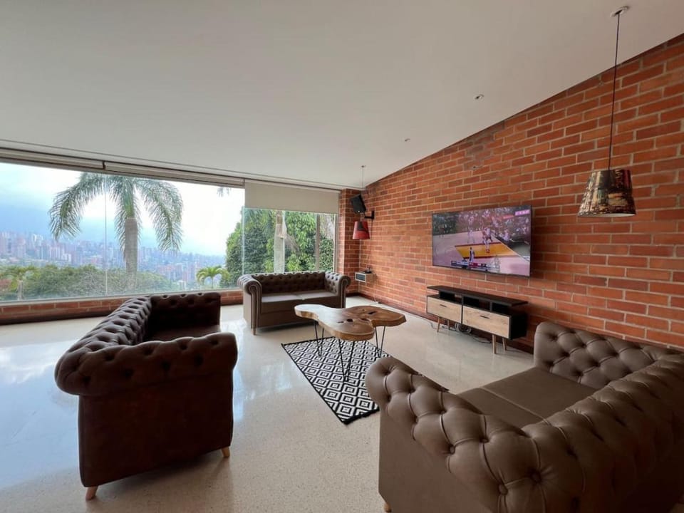 Poblado Villa Great views Nature Jacuzzi Security Villa in Medellin