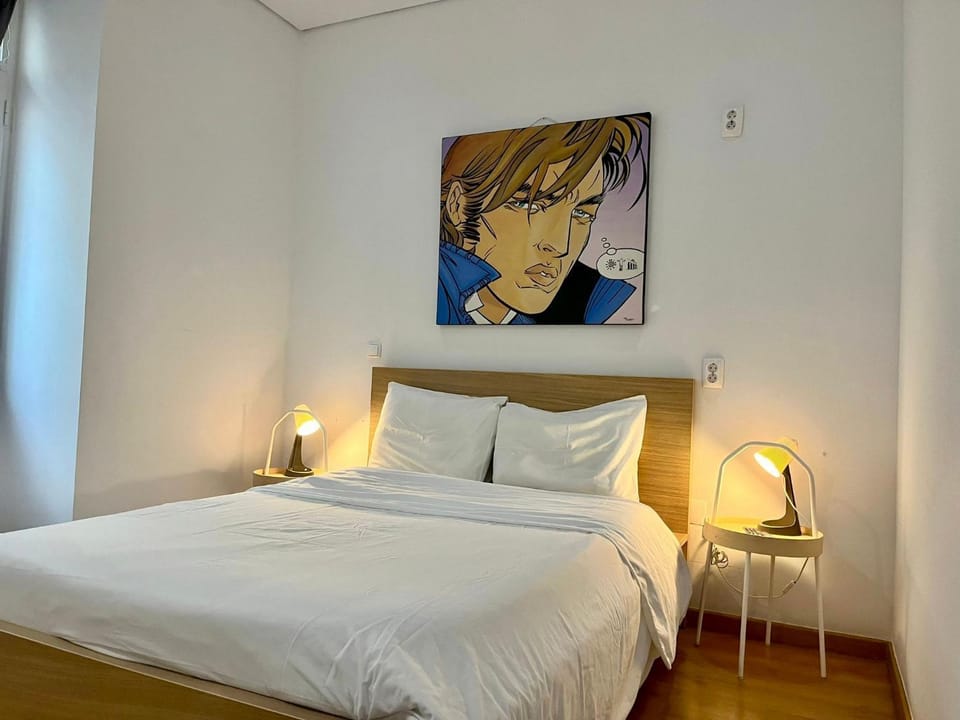 Bed, Photo of the whole room, Decorative detail, Bedroom