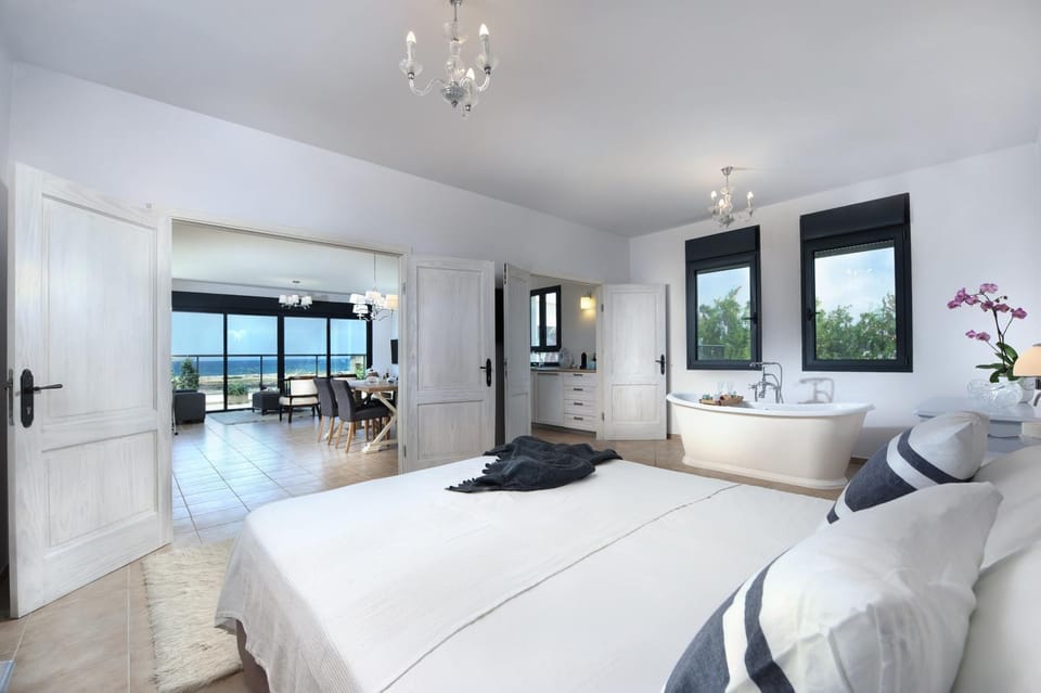 Bed, Photo of the whole room, Sea view