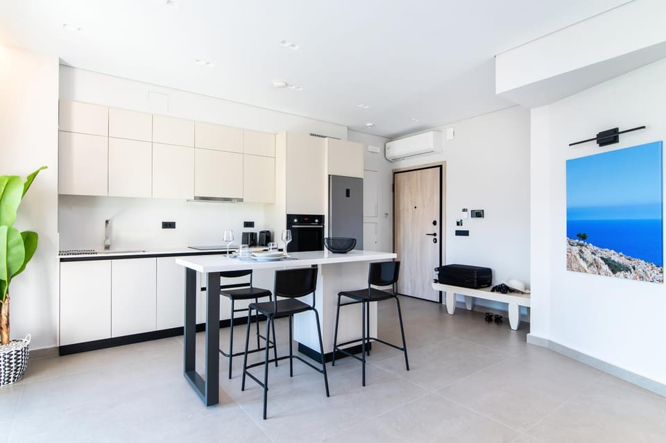 Facade/entrance, Kitchen or kitchenette, Dining area