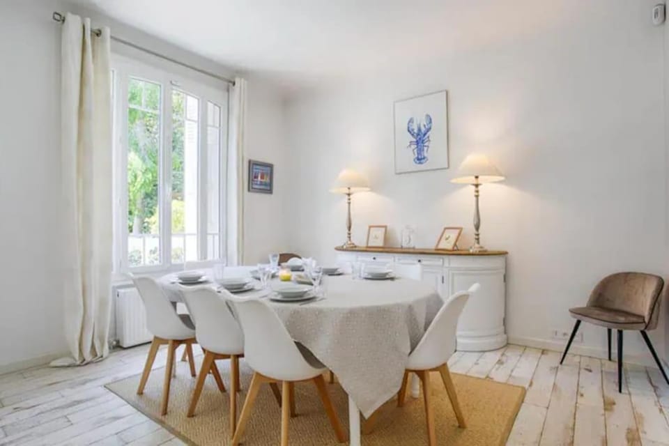 La charmante maison blanche House in Deauville