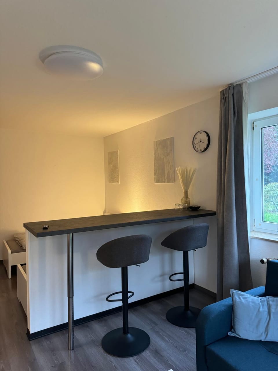 Seating area, Dining area