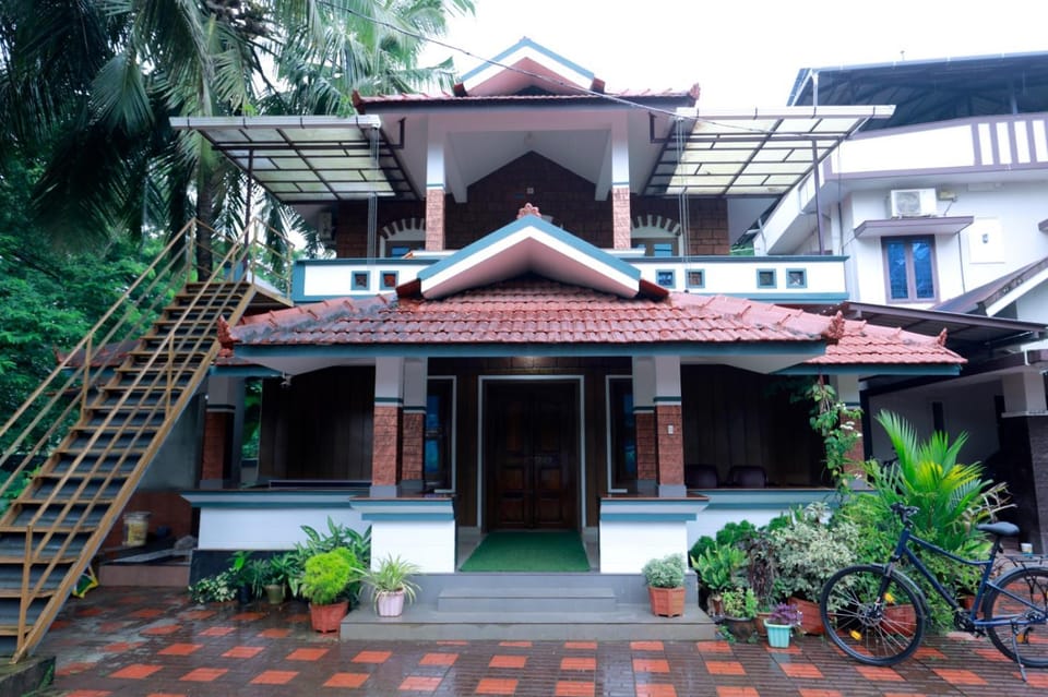 Property building, Facade/entrance, Day, View (from property/room), Balcony/Terrace