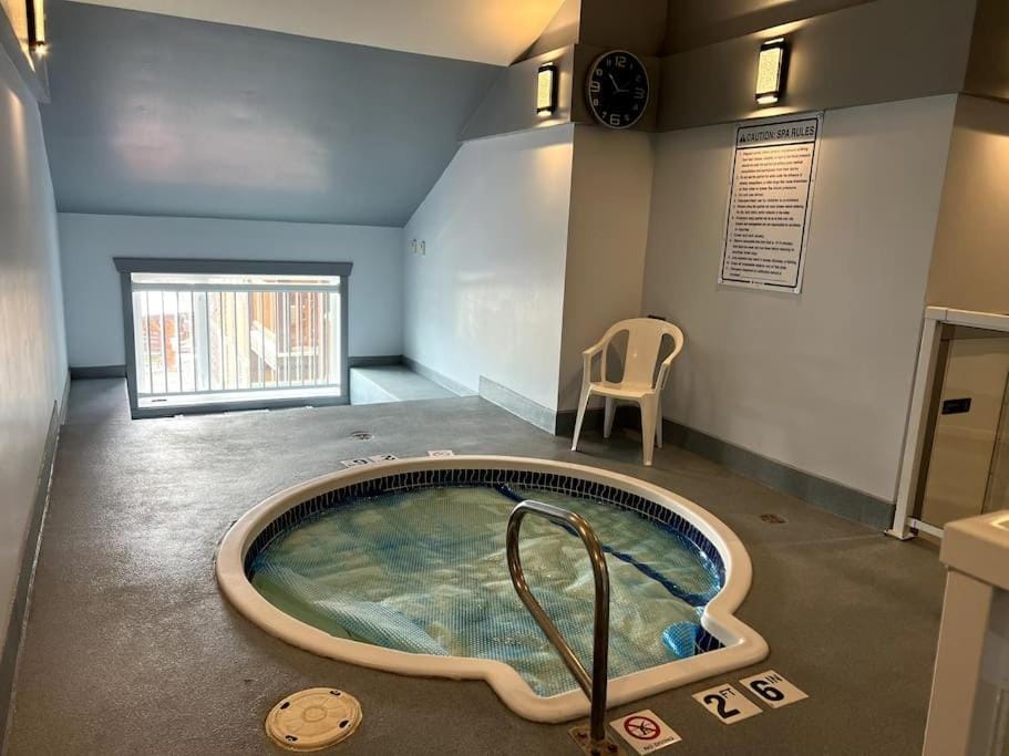 Hot Tub, Hot Tub