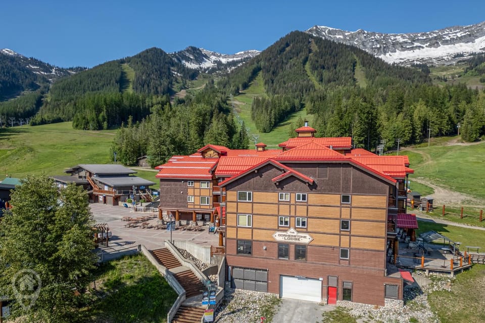 Cornerstone Lodge by StayIn Apartment in British Columbia