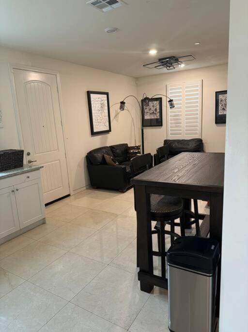 Luxury 1200 sqft 1bdrm retreat with den House in Menifee