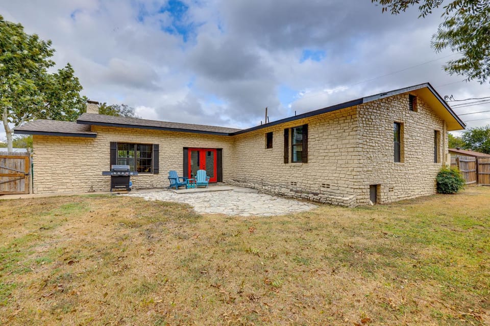 Less Than 1 Mi to Dtwn Home with Fenced Yard in Boerne! House in Boerne