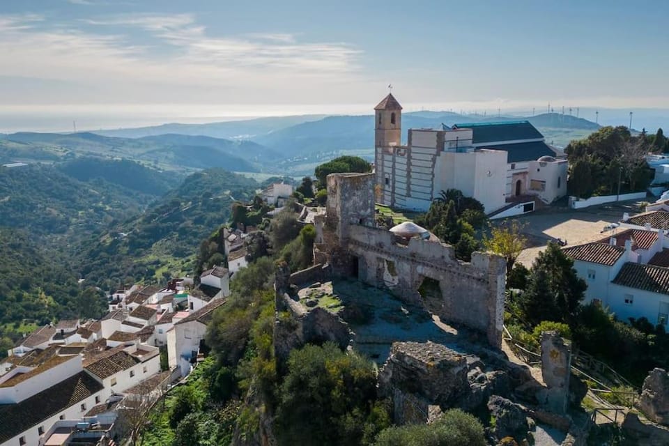 Nearby landmark, Natural landscape, Bird's eye view, City view, Landmark view, Mountain view, Sea view