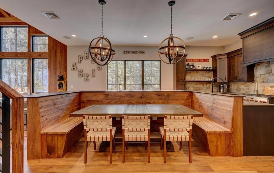 Huge Luxe Loon Mtn Chalet w Hot Tub & Fire Pit! Chalet in Woodstock