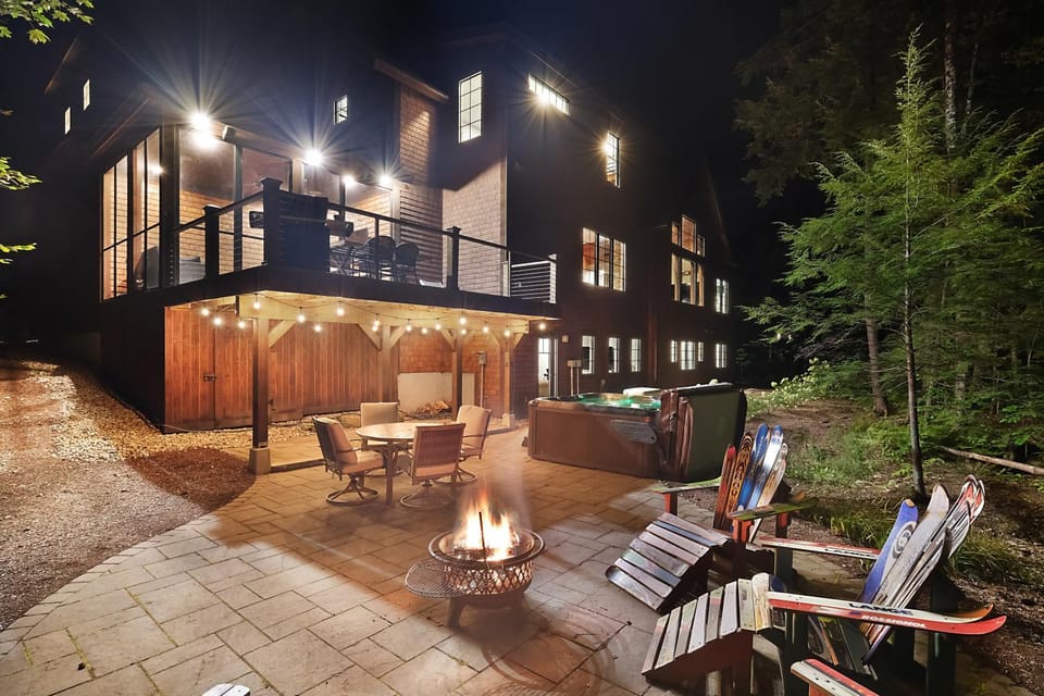 Huge Luxe Loon Mtn Chalet w Hot Tub & Fire Pit! Chalet in Woodstock