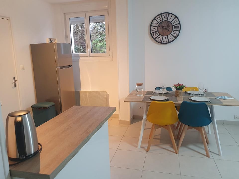Dining area, kitchen