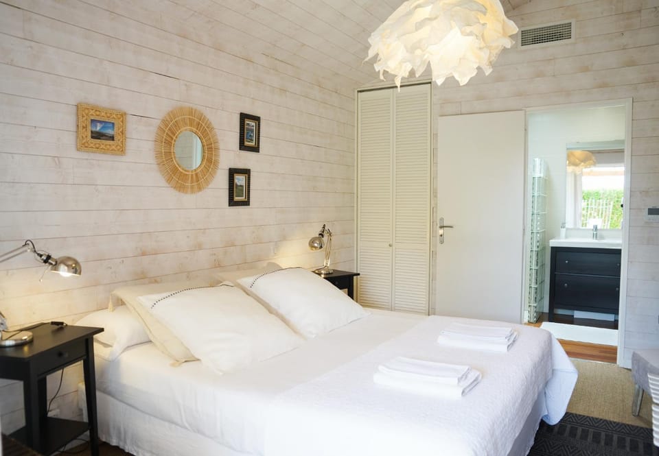 Bed, Bathroom, Photo of the whole room, Bedroom