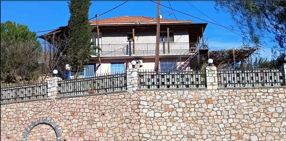 Property building, Day, Balcony/Terrace