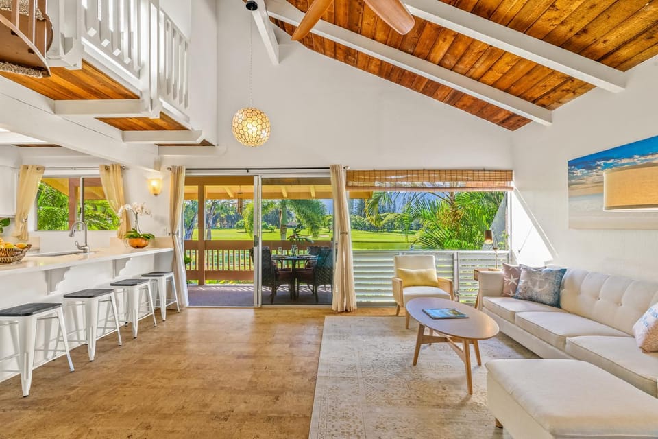 Beautiful 2 Br 2.5 Ba Condo Golf Course View, Pool, Hot Tub (209AB) Apartment in Princeville