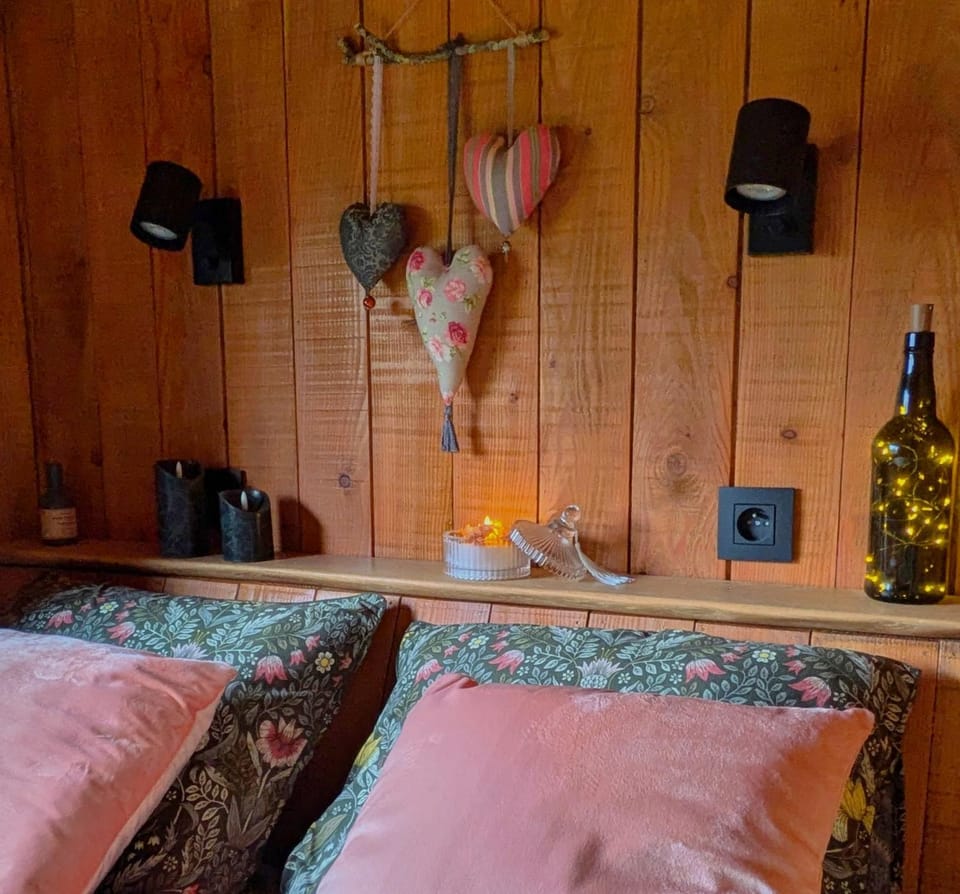 Bedroom, Internal: Not applicable to any particular room