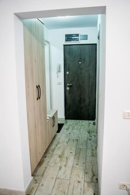 Facade/entrance, Lobby or reception, wardrobe