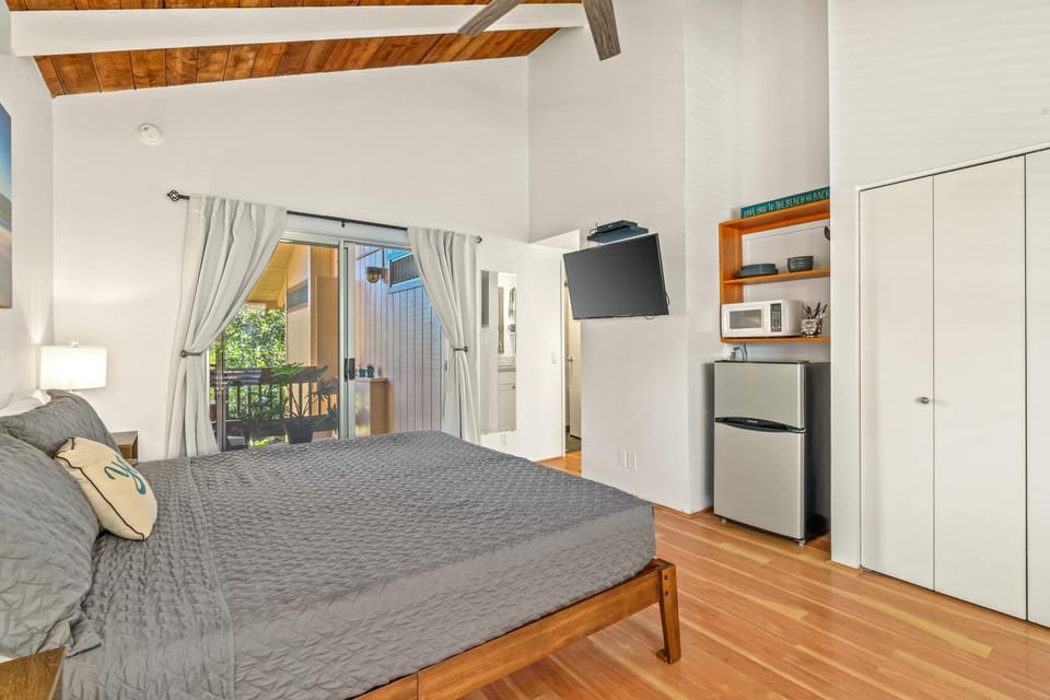 Bright and Beautiful Princeville Studio, Private Lanai, Pool (209B) Apartment in Princeville