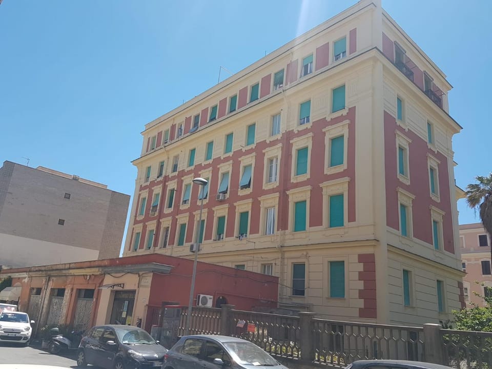 Property building, Day, Neighbourhood