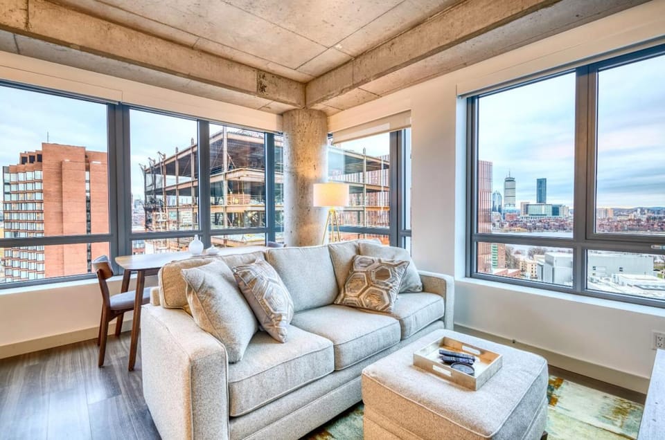 View (from property/room), Living room, Dining area, City view