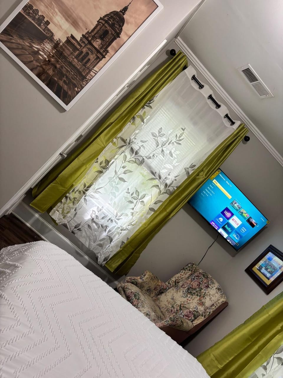 Bed, TV and multimedia, Bedroom