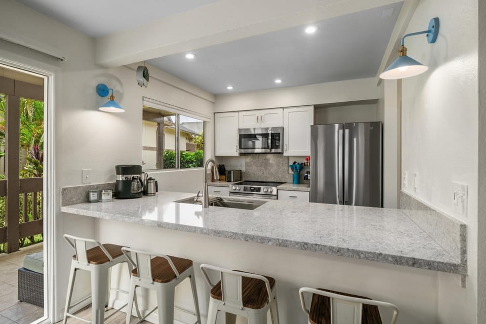 2 Br Princeville Sands Condo with Pool and Hot Tub (137-A/B) Apartment in Princeville