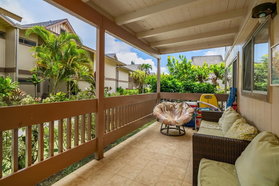 2 Br Princeville Sands Condo with Pool and Hot Tub (137-A/B) Apartment in Princeville
