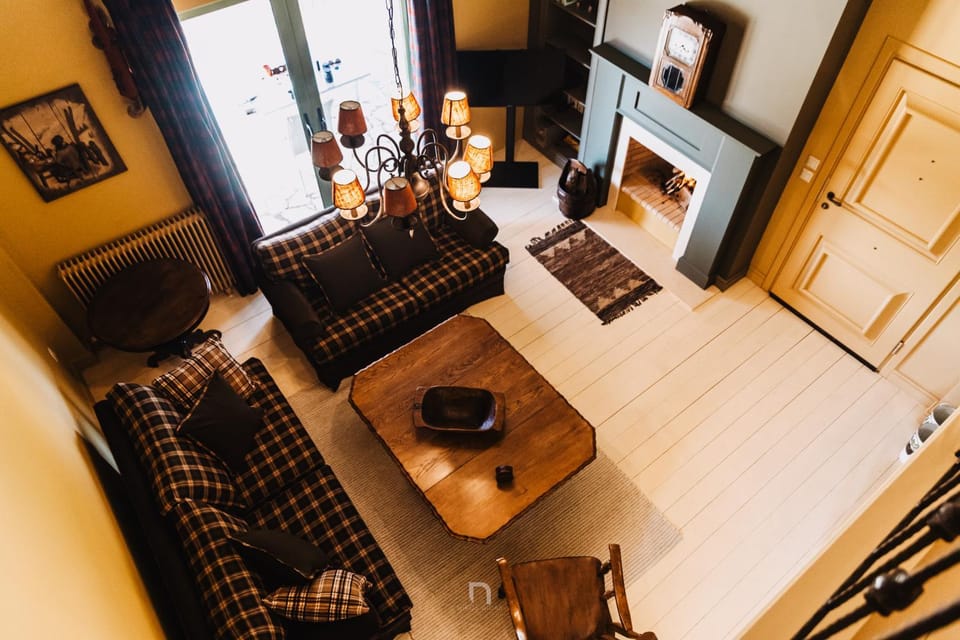 Living room, Seating area