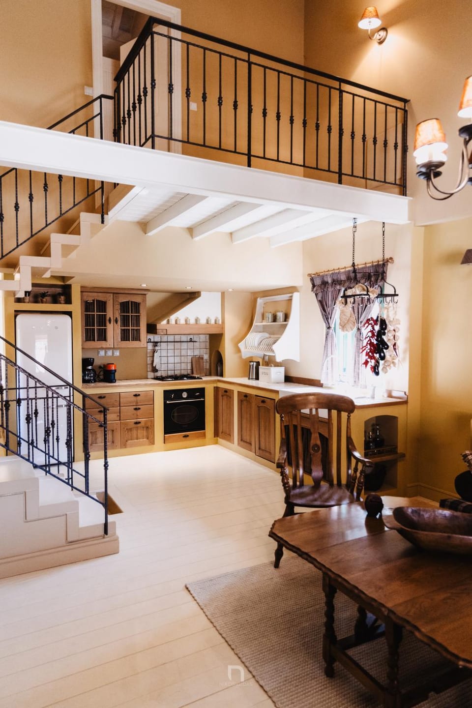 Kitchen or kitchenette, Dining area