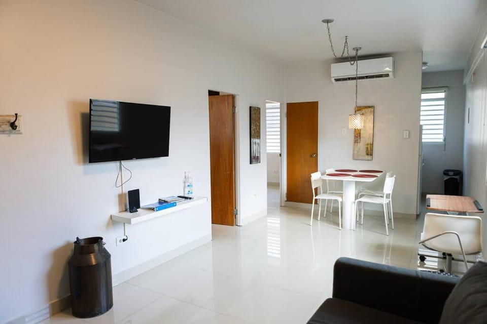203-Tranquil Renovated Charm in the City, Near the Beach with Free parking Apartment in San Juan