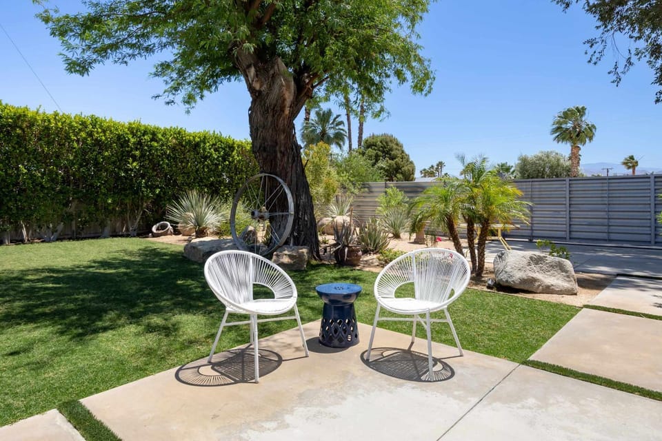 Patio, Day, Garden