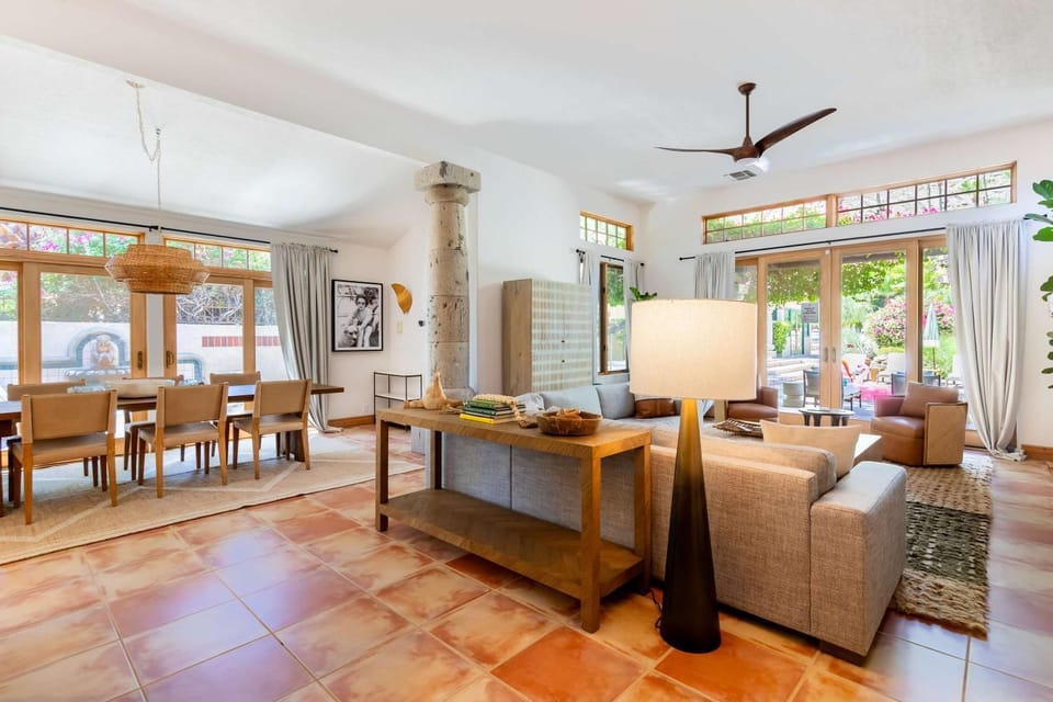 LUX - Historic Tennis Club Enclave - King Beds House in Palm Springs